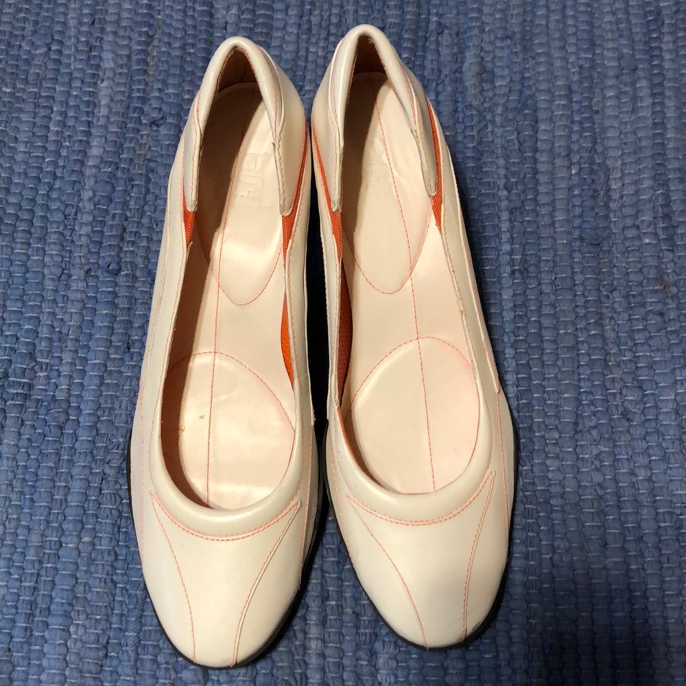Cole Haan G Series white & orange low heels - Picture 2 of 8
